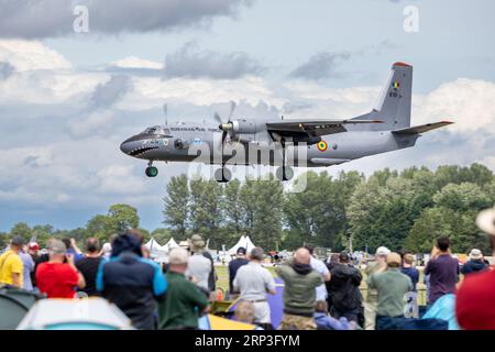 Aeronautica rumena - Antonov An-26, arrivo alla RAF Fairford per il Royal International Air Tattoo 2023. Foto Stock