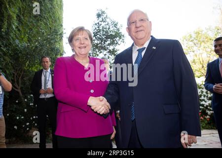 (181004) -- GERUSALEMME, 4 ottobre 2018 -- il cancelliere tedesco Angela Merkel (L) incontra il presidente israeliano Reuven Rivlin a Gerusalemme, il 4 ottobre 2018. ) (YK) MIDEAST-JERUSALEM-GERMAN CHANCELLOR-MERKEL-VISIT JINI PUBLICATIONXNOTXINXCHN Foto Stock