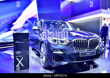 (181004) -- PARIGI, 4 ottobre 2018 -- la nuova BMW S X5 è visibile durante il giorno stampa del Salone dell'automobile di Parigi, in Francia, il 3 ottobre 2018. ) (yk) MOSTRA AUTOMOBILISTICA FRANCIA-PARIGI-PARIGI ChenxYichen PUBLICATIONxNOTxINxCHN Foto Stock