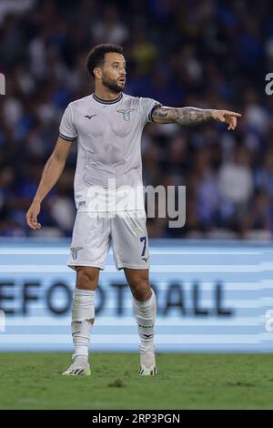 L'attaccante brasiliano del Lazio Felipe Anderson si gestizza durante la partita di serie A tra SSC Napoli e SS Lazio. Foto Stock