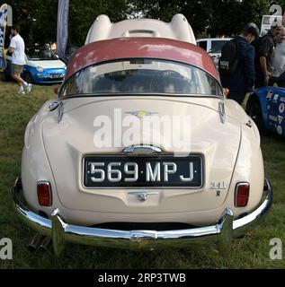 Jensen 541R dalla fine degli anni '1950 al Redbourn Classic Cars Motor Show Foto Stock