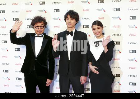 (181025) -- TOKYO, 25 ottobre 2018 -- i membri del cast del film The Travelling Cat Chronicles posano per una foto durante una cerimonia di apertura del Tokyo International Film Festival a Tokyo, Giappone, il 25 ottobre 2018. ) (dtf) JAPAN-TOKYO-FILM-FESTIVAL MaxCaoran PUBLICATIONxNOTxINxCHN Foto Stock