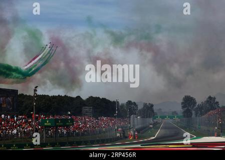 Monza, Italia. 3 settembre 2023. Atmosfera del circuito - visualizzazione dell'aria. 03.09.2023. Campionato del mondo di formula 1, Rd 15, Gran Premio d'Italia, Monza, Italia, giorno della corsa. Il credito fotografico dovrebbe essere: XPB/Press Association Images. Credito: XPB Images Ltd/Alamy Live News Foto Stock