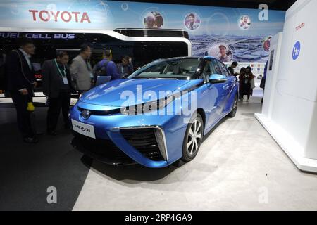 (181108) -- SHANGHAI, 8 novembre 2018 -- foto scattata il 7 novembre 2018 mostra il veicolo a celle a combustibile a idrogeno Mirai di Toyota al primo China International Import Expo (CIIE) a Shanghai, Cina orientale. ) (Zyd) (IMPORT EXPO) CHINA-SHANGHAI-CIIE-AUTOMOBILES (CN) XingxGuangli PUBLICATIONxNOTxINxCHN Foto Stock