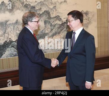 (181109) -- PECHINO, 9 novembre 2018 -- il vice Premier cinese Han Zheng (R), anche membro del Comitato permanente dell'Ufficio politico del Comitato centrale del Partito Comunista Cinese, incontra Bill Gates, cofondatore di Microsoft e presidente di TerraPower, a Pechino, capitale della Cina, l'8 novembre 2018. ) (Sxk) CHINA-BEIJING-HAN ZHENG-BILL GATES-MEETING (CN) PangxXinglei PUBLICATIONxNOTxINxCHN Foto Stock