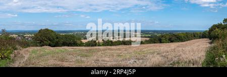 Vista a nord attraverso il South Downs National Park in prossimità di Ringmer (sulla sinistra) da vicino Glynde nell'East Sussex, Regno Unito. Foto Stock