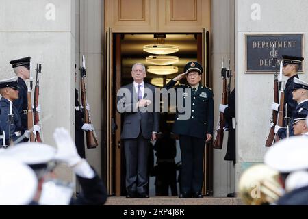 (181110) -- WASHINGTON, D.C., 10 novembre 2018 -- il consigliere di Stato cinese e il ministro della difesa Wei Fenghe (R) incontra il segretario alla difesa americano James Mattis a Washington, 9 novembre 2018. ) (Zxj) U.S.-WASHINGTON, D.C.-CHINESE DEFENCE MINISTER-MEETING LixMuzi PUBLICATIONxNOTxINxCHN Foto Stock