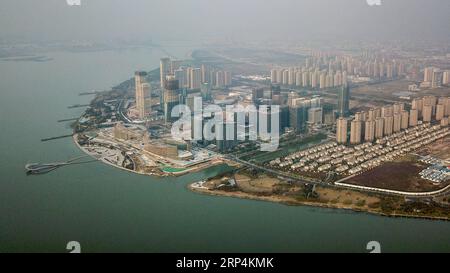 (181111) -- NANCHINO, 11 novembre 2018 -- foto aerea scattata il 30 ottobre 2018 mostra la nuova città di Taihu nel distretto di Wujiang di Suzhou, nella provincia di Jiangsu della Cina orientale. Il numero totale di imprese private nel distretto di Wujiang ha superato i 60.000, e il capitale sociale totale è di oltre 310 miliardi di yuan (44,57 miliardi di USD). (Gxn) CHINA-JIANGSU-PRIVATE ENTERPRISES (CN) LixBo PUBLICATIONxNOTxINxCHN Foto Stock