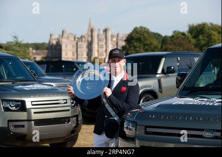 Stamford, Regno Unito. 3 settembre 2023. Oliver Townend cavalca Ballaghmor Class dopo aver vinto il Defender Burghley Horse Trials del 2023 tenutosi nel Burghley House a Stamford, Lincolnshire, Inghilterra, Regno Unito. Crediti: Jonathan Clarke/Alamy Live News Foto Stock