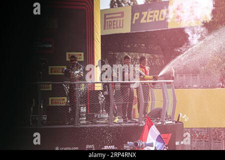 Podio della gara: Max Verstappen (NED) Redbull Racing RB19 Sergio Perez (mex) Redbull Racing RB19 Carlos Sainz (SPA) Ferrari SF-23 in gara Foto Stock