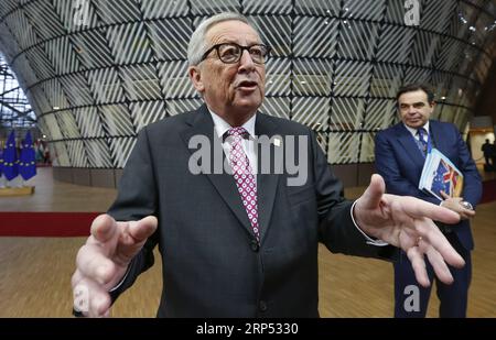 (181125) -- BRUXELLES, 25 novembre 2018 -- il presidente della Commissione europea Jean-Claude Juncker parla ai media quando arriva a un vertice speciale sulla Brexit a Bruxelles, in Belgio, 25 novembre 2018. ) BELGIO-BRUXELLES-UE-BREXIT-SUMMIT YexPingfan PUBLICATIONxNOTxINxCHN Foto Stock