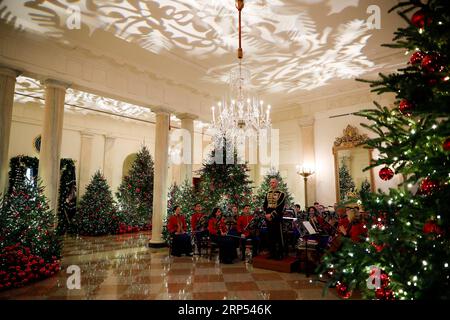 (181126) -- WASHINGTON, 26 novembre 2018 -- le decorazioni natalizie sono viste alla Casa Bianca durante la Christmas Press Preview del 2018 a Washington D.C., negli Stati Uniti, il 26 novembre 2018. ) U.S.-WASHINGTON D.C.-WHITE HOUSE-CHRISTMAS-PREPARATION TINGXSHEN PUBLICATIONXNOTXINXCHN Foto Stock