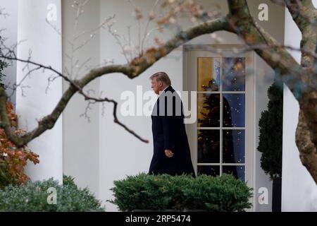 (181126) -- WASHINGTON, 26 novembre 2018 -- il presidente degli Stati Uniti Donald Trump lascia l'ufficio ovale alla Casa Bianca di Washington D.C., negli Stati Uniti, il 26 novembre 2018. Donald Trump ha detto qui lunedì che spera che l'attuale confronto tra Ucraina e Russia si raddrizzerà. ) U.S.-WASHINGTON D.C.-PRESIDENTE-TRUMP-UCRAINA-RUSSIA-CONFRONTATION TINGXSHEN PUBLICATIONXNOTXINXCHN Foto Stock