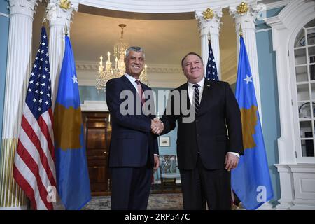 (181126) - WASHINGTON, 26 novembre 2018 - il Segretario di Stato americano Mike Pompeo (R) incontra il Presidente del Kosovo Hashim Thaci presso il Dipartimento di Stato degli Stati Uniti a Washington D.C., Stati Uniti, il 26 novembre 2018. )??? U.S.-WASHINGTON D.C.-POMPEO-KOSOVO-PRESIDENT-MEETING LIUXJIE PUBLICATIONXNOTXINXCHN Foto Stock