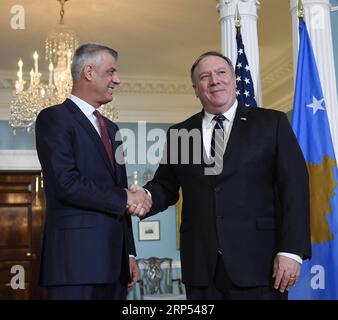 (181126) - WASHINGTON, 26 novembre 2018 - il Segretario di Stato americano Mike Pompeo (R) incontra il Presidente del Kosovo Hashim Thaci presso il Dipartimento di Stato degli Stati Uniti a Washington D.C., Stati Uniti, il 26 novembre 2018. )??? U.S.-WASHINGTON D.C.-POMPEO-KOSOVO-PRESIDENT-MEETING LIUXJIE PUBLICATIONXNOTXINXCHN Foto Stock