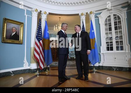 (181126) - WASHINGTON, 26 novembre 2018 - il Segretario di Stato americano Mike Pompeo (R) incontra il Presidente del Kosovo Hashim Thaci presso il Dipartimento di Stato degli Stati Uniti a Washington D.C., Stati Uniti, il 26 novembre 2018. )??? U.S.-WASHINGTON D.C.-POMPEO-KOSOVO-PRESIDENT-MEETING LIUXJIE PUBLICATIONXNOTXINXCHN Foto Stock