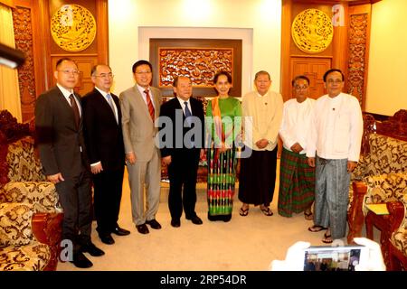 (181127) -- NAY PYI TAW, 27 novembre 2018 -- il consigliere di Stato del Myanmar Aung San Suu Kyi (4a R) incontra Ning Jizhe (4a L), vice capo della Commissione nazionale per lo sviluppo e le riforme della Cina, a Nay Pyi Taw, Myanmar, 26 novembre 2018. ) (YY) MYANMAR-NAY PYI TAW-AUNG SAN SUU KYI-CHINA-NING JIZHE-MEETING UXAUNG PUBLICATIONXNOTXINXCHN Foto Stock