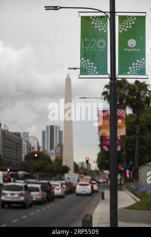 (181127) -- BUENOS AIRES, 27 novembre 2018 -- foto scattata il 27 novembre 2018 mostra striscioni del vertice del G20 a Buenos Aires, Argentina. Il 13° vertice del G20, sotto il tema di costruire il consenso per lo sviluppo equo e sostenibile, si terrà per la prima volta in un paese sudamericano da venerdì a sabato. ) ARGENTINA-BUENOS AIRES-G20 SUMMIT-PREPARATIVI LIXMING PUBLICATIONXNOTXINXCHN Foto Stock