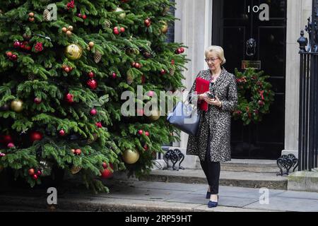 (181204) -- LONDRA, 4 dicembre 2018 -- il leader britannico della camera dei comuni Andrea Leadsom lascia 10 Downing Street dopo una riunione di gabinetto a Londra, in Gran Bretagna, il 4 dicembre 2018. Martedì i deputati britannici hanno votato con 311 voti a favore 293 per trovare ministri disprezzati nei confronti del parlamento per la loro mancata pubblicazione della consulenza legale completa sull'accordo Brexit. BRITAIN-LONDON-BREXIT CONSULENZA LEGALE StephenxChung PUBLICATIONxNOTxINxCHN Foto Stock