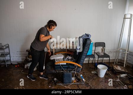 Santa Barbara, Tarragona, Spagna. 3 settembre 2023, Santa BÃ rabara, Tarragona, Spagna: Le case e le strade del comune di Santa BÃ rbara, in provincia di Tarragona, sono state gravemente colpite dalle inondazioni. La pioggia che si è abbassata la mattina presto nella zona montuosa di ''‹''‹Els Ports è scesa sul comune con tutta la forza, entrando nelle case e togliendo ciottoli e pezzi di strada. (Immagine di credito: © Marc Asensio Clupes/ZUMA Press Wire) SOLO USO EDITORIALE! Non per USO commerciale! Crediti: ZUMA Press, Inc./Alamy Live News Foto Stock