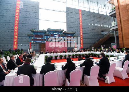 (181211) -- PECHINO, 11 dicembre 2018 -- foto scattata il 9 dicembre 2018 mostra una scena della 169a Tavola Rotonda di Bergedorf a Pechino, capitale della Cina. )(mcg) CINA-PECHINO-BERGEDORF TAVOLA ROTONDA (CN) ChenxYehua PUBLICATIONxNOTxINxCHN Foto Stock