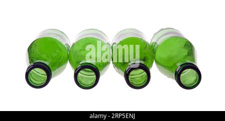 Flaconi in vetro verde isolati su sfondo bianco Foto Stock