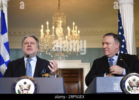 (181214) -- WASHINGTON, 14 dicembre 2018 -- il segretario di Stato americano Mike Pompeo (R) e il ministro degli Esteri greco ad interim George Katrougalos tengono una conferenza stampa congiunta presso il Dipartimento di Stato a Washington D.C., negli Stati Uniti, il 13 dicembre 2018. In un evidente sforzo per colpire le esportazioni di energia della Russia verso le nazioni europee, giovedì gli Stati Uniti hanno sottolineato il ruolo della Grecia nella diversificazione delle fonti energetiche europee e hanno intensificato ulteriormente la cooperazione energetica con la Grecia in un dialogo bilaterale. )(yxb) US-WASHINGTON-POMPEO-GRECIA-CONFERENZA STAMPA LiuxJie PUBLICATIONxNOTxINxCH Foto Stock