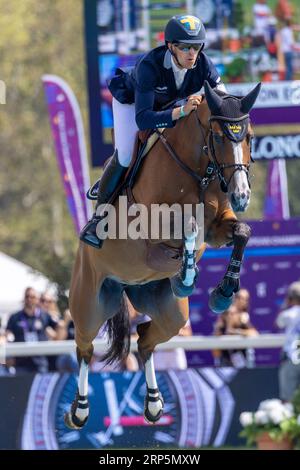 Milano, Italia. 3 settembre 2023. VON ECKERMANN Henrik svedese in sella ad Iliana durante il Campionato europeo di salto FEI 2023, evento equestre il 3 settembre 2023 all'ippodromo Snai San Siro di Milano, Italia durante il Campionato europeo di salto 2023, gara equestre internazionale a Milano, Italia, 03 settembre 2023 credito: Agenzia fotografica indipendente/Alamy Live News Foto Stock