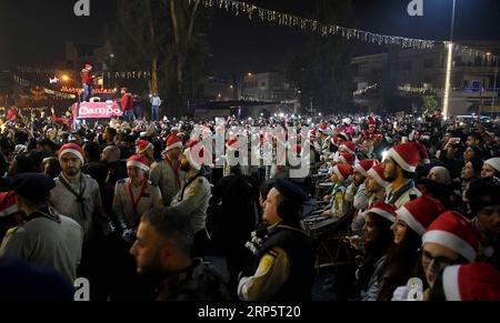 (181222) -- DAMASCO, 22 dicembre 2018 -- i siriani prendono parte a una celebrazione di Natale a Damasco, capitale della Siria, il 22 dicembre 2018. Quest'anno è il primo in sette anni per Damasco a festeggiare il periodo delle festività con tutti i suoi dintorni vuoti di ribelli. ) SIRIA-DAMASCO-FESTEGGIAMENTI DI NATALE AmmarxSafarjalani PUBLICATIONxNOTxINxCHN Foto Stock