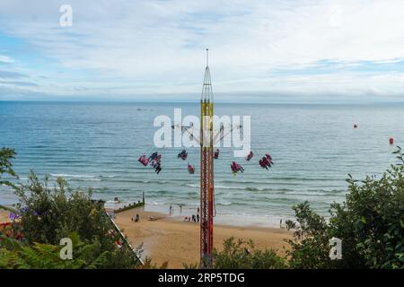 East Cliff, Bournemouth, Regno Unito - 31 agosto 2023: Giro in fiera su East Beach. Foto Stock