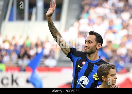 Milano, Italia. 3 settembre 2023. Hakan Calhanoglu dell'Inter FC la partita di serie A italiana tra Inter FC Internazionale e ACF Fiorentina il 3 settembre 2023 allo stadio Giuseppe Meazza San Siro Siro di Milano. Crediti: Tiziano Ballabio/Alamy Live News Credit: Tiziano Ballabio/Alamy Live News Foto Stock