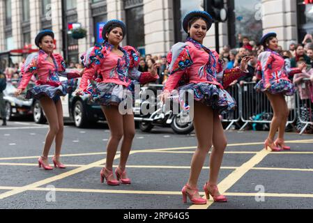 (190101) -- LONDRA, 1 gennaio 2019 -- gli artisti partecipano alla parata annuale del Capodanno a Londra, in Gran Bretagna, 1 gennaio 2019. ) BRITAIN-LONDON-NEW YEAR-PARADE RayxTang PUBLICATIONxNOTxINxCHN Foto Stock