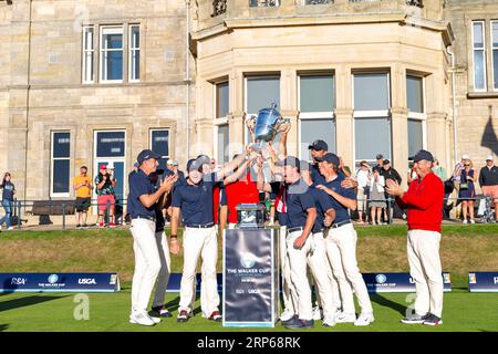 St Andrews, Scozia. 3 settembre 2023. Il Team USA festeggia dopo aver vinto la Walker Cup 2023. Foto Stock