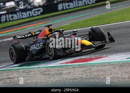 Monza, Italia. 3 settembre 2023. MONZA, Italia, 23. Settembre 2023; #1, Max VERSTAPPEN, NDL, Oracle Red Bull Racing RB19 Honda RBPT, Parco di Monza, autodromo, Formula 1, F1, gran Premio d'Italia, Grosser Preis von Italien, GP d'Italie, Motorsport, Formel1, Honorarpflichtiges foto, immagine a pagamento, Copyright © Gabriele momenti/ATP Images (momenti Gabriele/ATP/SPP) credito: SPP Sport Press Photo. /Alamy Live News Foto Stock