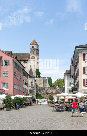 Torre dell'orologio del Castello di Rapperswil da Hauptplatz, Rapperswil-Jona, Canton di St Gallen, Svizzera Foto Stock