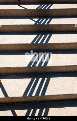 Motivi di ombra astratti grafici su gradini di cemento; Mount Rushmore National Memorial; Black Hills; South Dakota; USA Foto Stock