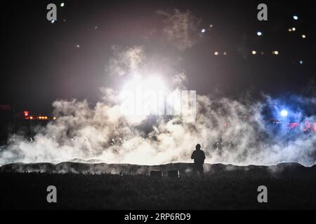 (190119) -- TLAHUELILPAN, 19 gennaio 2019 (Xinhua) -- i soccorritori lavorano sul sito di un'esplosione di oleodotti nel comune di Tlahuelilpan, stato di Hidalgo, Messico, 19 gennaio 2019. Almeno 21 persone sono rimaste uccise e altre 71 ferite in un'esplosione di oleodotti nello stato messicano centrale di Hidalgo venerdì, hanno detto le autorità locali. (Xinhua/Xin Yuewei) (NOTIZIE SPOT)MESSICO-HIDALGO-PIPELINE-EXPLOSION PUBLICATIONxNOTxINxCHN Foto Stock