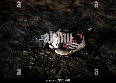 (190119) -- TLAHUELILPAN, 19 gennaio 2019 (Xinhua) -- gli effetti personali delle vittime sono visti nel sito di un'esplosione di oleodotti nel comune di Tlahuelilpan, stato di Hidalgo, Messico, 19 gennaio 2019. Almeno 21 persone sono rimaste uccise e altre 71 ferite in un'esplosione di oleodotti nello stato messicano centrale di Hidalgo venerdì, hanno detto le autorità locali. (Xinhua/Xin Yuewei) MESSICO-HIDALGO-PIPELINE-EXPLOSION PUBLICATIONxNOTxINxCHN Foto Stock