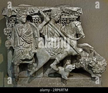 Pezzo di sarcofago di tipo Sidamara (III sec. A. D.) Atene, Museo, Greco, Grecia. Frammento di un sarcofago tardo romano, del tipo chiamato sarcofago di Sydamara Foto Stock