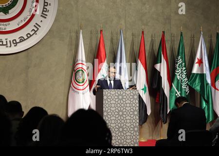 (190120) -- BEIRUT, 20 gennaio 2019 -- il ministro degli Esteri libanese Gebran Bassil interviene a una conferenza stampa dopo il vertice arabo sullo sviluppo economico e sociale, a Beirut, in Libano, 20 gennaio 2019. I leader e i funzionari arabi domenica hanno esortato la comunità internazionale a sostenere le nazioni che ospitano rifugiati siriani e ad adottare misure per ridurre al minimo l'impatto della crisi dei rifugiati. L'appello è stato fatto nella dichiarazione di Beirut emessa come vertice arabo per lo sviluppo economico e sociale concluso nella capitale libanese. ) VERTICE LIBANO-BEIRUT-SULLO SVILUPPO ECONOMICO E SOCIALE ARABO-CONCLUSIONE LIXLIANGYO Foto Stock