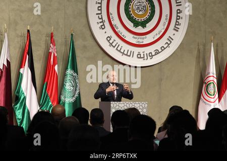 (190120) -- BEIRUT, 20 gennaio 2019 -- il segretario generale della Lega araba Ahmed Aboul-Gheit parla a una conferenza stampa dopo il vertice sullo sviluppo economico e sociale arabo, a Beirut, Libano, 20 gennaio 2019. I leader e i funzionari arabi domenica hanno esortato la comunità internazionale a sostenere le nazioni che ospitano rifugiati siriani e ad adottare misure per ridurre al minimo l'impatto della crisi dei rifugiati. L'appello è stato fatto nella dichiarazione di Beirut emessa come vertice arabo per lo sviluppo economico e sociale concluso nella capitale libanese. ) VERTICE LIBANO-BEIRUT-SULLO SVILUPPO ECONOMICO E SOCIALE ARABO-CONCLUSIONE LIXLIAN Foto Stock