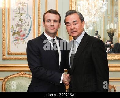 (190124) -- PARIGI, 24 gennaio 2019 -- il presidente francese Emmanuel Macron incontra il consigliere di Stato cinese e ministro degli Esteri Wang Yi al Palazzo Elysee di Parigi 23 gennaio 2019. ) FRANCE-PARIS-MACRON-WANG YI-MEETING ZHENGXHUANSONG PUBLICATIONXNOTXINXCHN Foto Stock