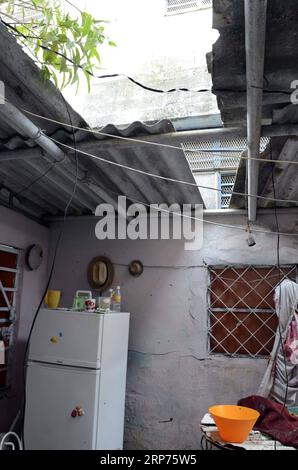 (190129) -- L'AVANA, 29 gennaio 2019 (Xinhua) -- Una casa danneggiata è stata vista nell'area colpita da tornado nel comune di Regla a l'Avana, Cuba, 28 gennaio 2019. Un potente tornado attraversò la capitale cubana domenica notte, lasciando tre persone morte e 172 feriti. (Xinhua/Joaquin Hernandez) CUBA-HAVANA-TORNADO PUBLICATIONxNOTxINxCHN Foto Stock