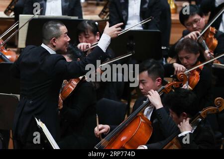 (190130) -- BRUXELLES, 30 gennaio 2019 -- il direttore Tan Dun è visto durante un concerto di Capodanno della Guangzhou Symphony Orchestra a Flagey, una casa culturale a Bruxelles, Belgio, 29 gennaio 2019. Il concerto si è tenuto per portare il pubblico al fascino della musica orientale e occidentale e per celebrare il prossimo Capodanno lunare cinese che cade il 5 febbraio di quest'anno. ) BELGIO-BRUXELLES-CINA-CONCERTO DI CAPODANNO ZHENGXHUANSONG PUBLICATIONXNOTXINXCHN Foto Stock