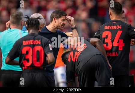 Leverkusen, Germania. 2 settembre 2023. Allenatore Xabi Alonso (Leverkusen), Granit Xhaka (Leverkusen), Victor Boniface (Leverkusen) Bayer Leverkusen - SV D. Foto Stock