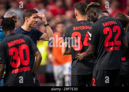 Leverkusen, Germania. 2 settembre 2023. Allenatore Xabi Alonso (Leverkusen), Granit Xhaka (Leverkusen), Victor Boniface (Leverkusen) Bayer Leverkusen - SV D. Foto Stock