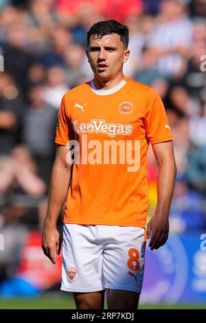 Blackpool, Regno Unito. 31 agosto 2023. Albie Morgan n. 8 di Blackpool durante la partita di Sky Bet League 1 Blackpool vs Wigan Athletic a Bloomfield Road, Blackpool, Regno Unito, 2 settembre 2023 (foto di Steve Flynn/News Images) a Blackpool, Regno Unito il 31/8/2023. (Foto di Steve Flynn/News Images/Sipa USA) credito: SIPA USA/Alamy Live News Foto Stock