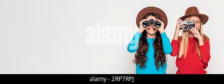 Ragazze con telecamera binoculare Foto Stock