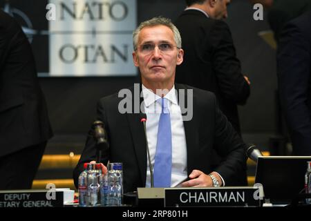 (190214) -- BRUXELLES, 14 febbraio 2019 -- il segretario generale della NATO Jens Stoltenberg ha sollevato il martello per aprire la riunione dei ministri della difesa della NATO presso la sede della NATO a Bruxelles, in Belgio, 14 febbraio 2019. ) RIUNIONE DEI MINISTRI DELLA DIFESA BELGIO-BRUXELLES-NATO ZHENGXHUANSONG PUBLICATIONXNOTXINXCHN Foto Stock