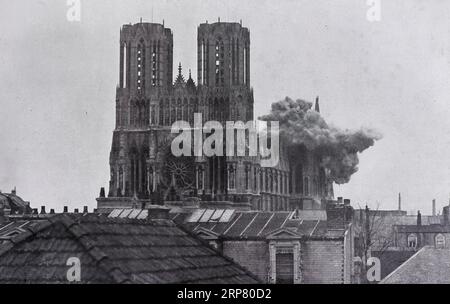 Bombardamento sulla cattedrale di Reims, aprile 1917, dipartimento di Marna, regione del Grand East, Francia Foto Stock